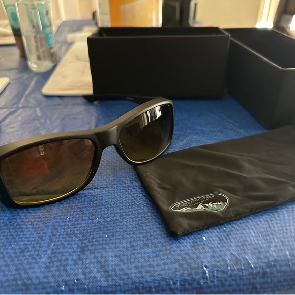 Woodland creek uv sunglasses with case good for camping etc. HD VISION - Picture 5 of 6